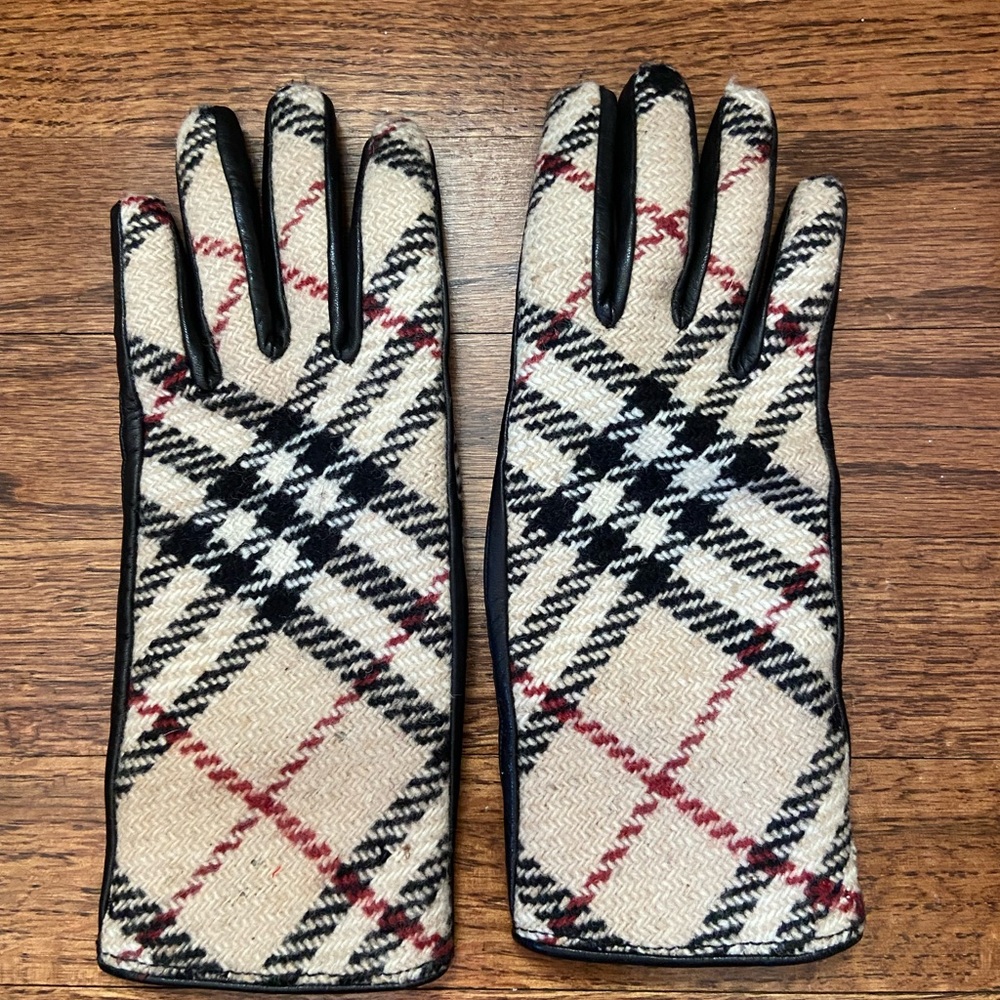 Burberry driving gloves